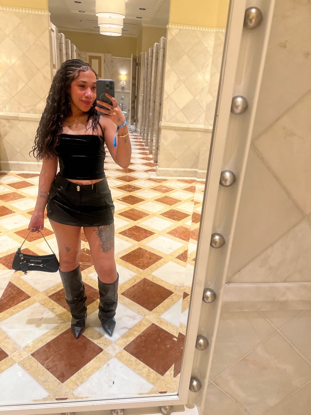 Isabella from USA — online now on OpenTalk.tv